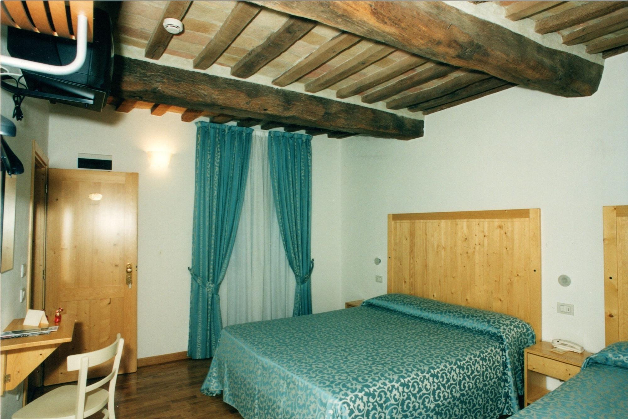 Hotel Tre Ceri Gubbio Exterior photo