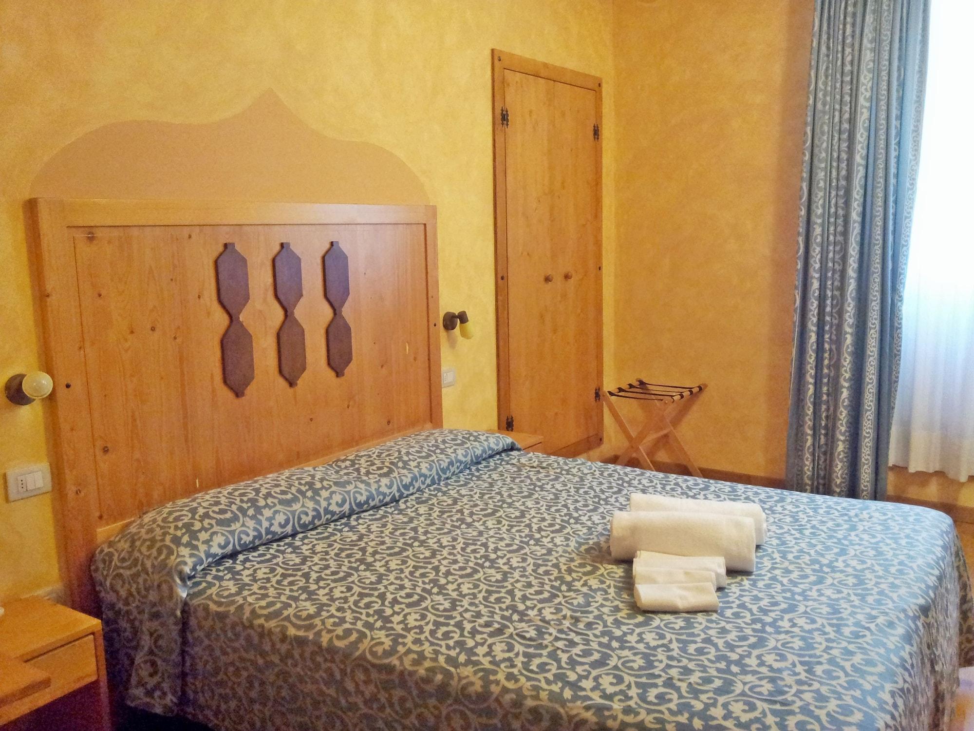 Hotel Tre Ceri Gubbio Exterior photo