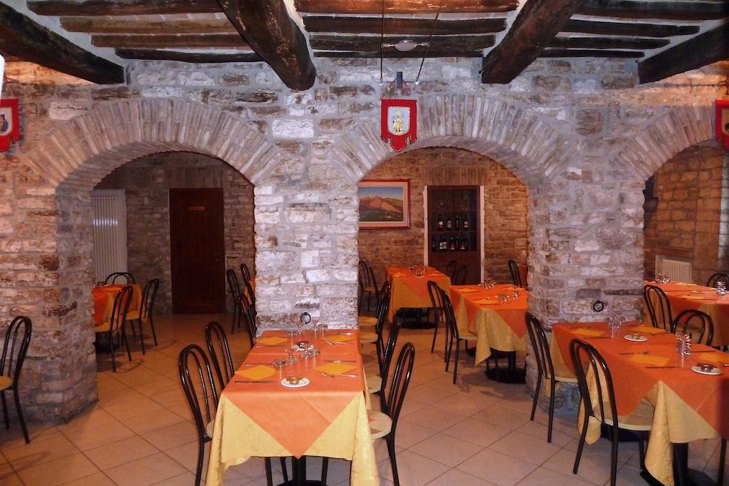 Hotel Tre Ceri Gubbio Exterior photo
