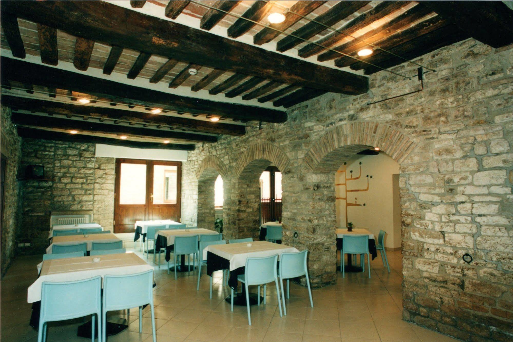Hotel Tre Ceri Gubbio Exterior photo